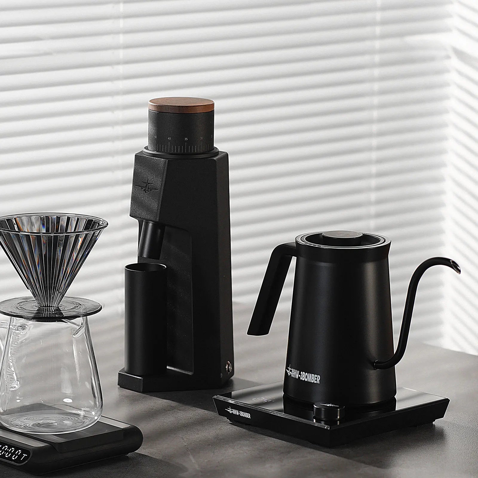 MHW-3BOMBER Smart Electric Gooseneck Kettle – Precise Temperature Control (40–95°C) for Pour Over Coffee | 600ml Barista Kettle
